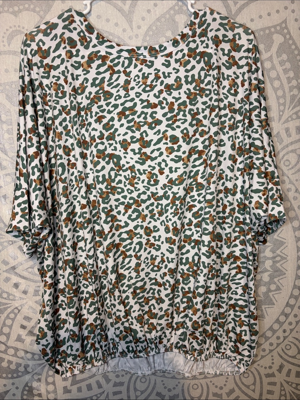 L.I.A. Love Is All Olive Green Leopard Print Kimono Sleeve Blouse Medium USA